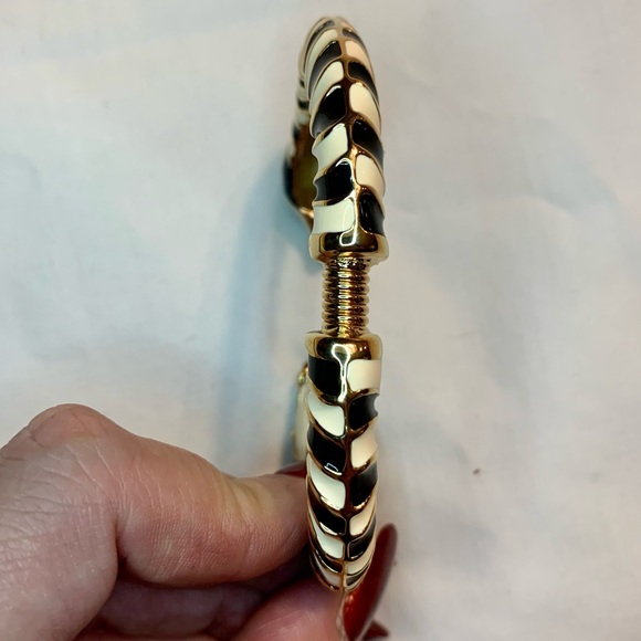 Kenneth Jay Lane Vintage Zebra bangle bracelet - NEW - Black and white enamel - Picture 5 of 17